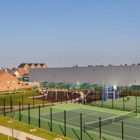 Contemporary Trumpington Apartment With Self Check-In ,Free On-Site Parking, Terrace, Super Fast Wifi & 5 Mins Drive To Papworth & Addenbrookes Hospitals Cambridge  Eksteriør billede