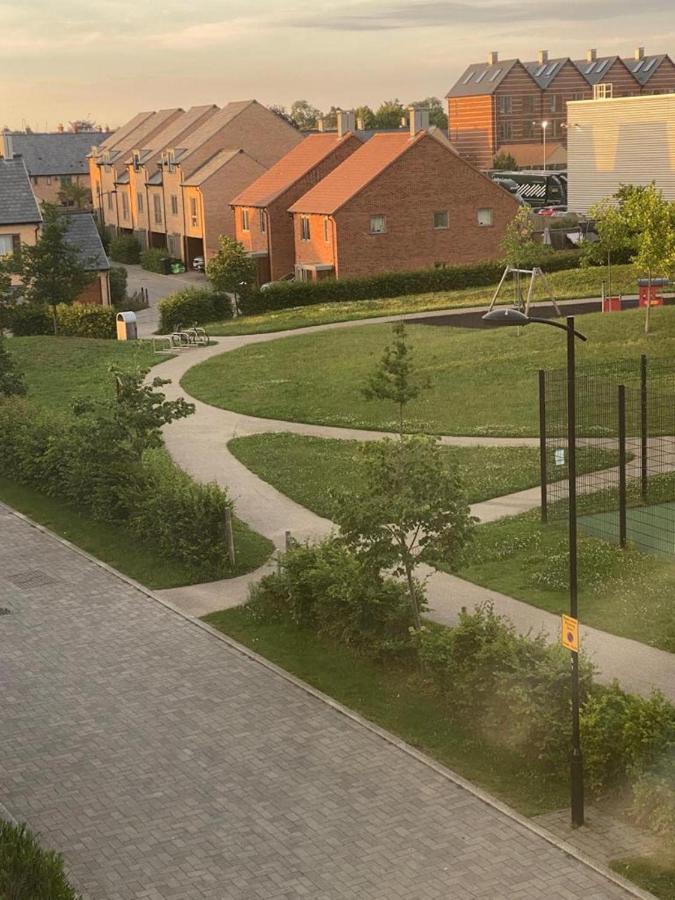 Contemporary Trumpington Apartment With Self Check-In ,Free On-Site Parking, Terrace, Super Fast Wifi & 5 Mins Drive To Papworth & Addenbrookes Hospitals Cambridge  Eksteriør billede