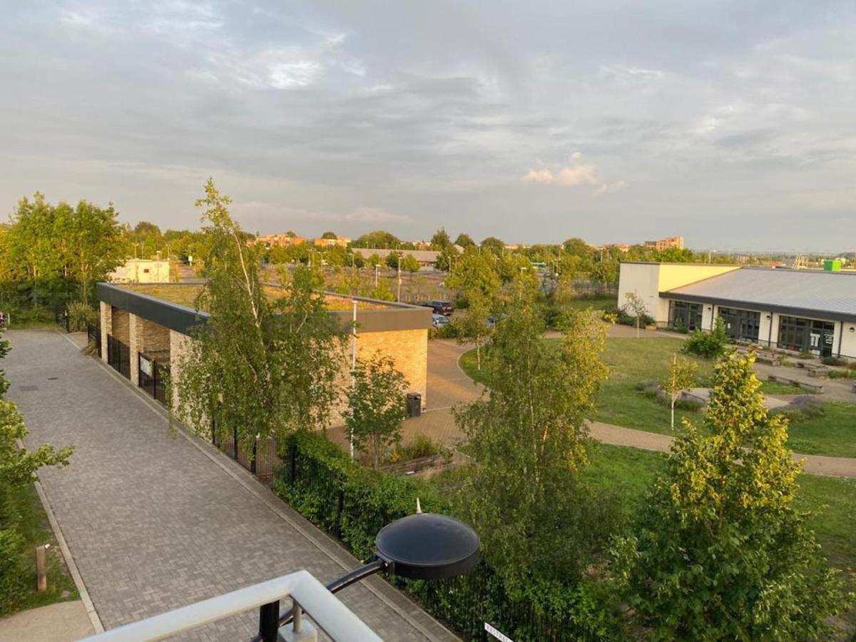 Contemporary Trumpington Apartment With Self Check-In ,Free On-Site Parking, Terrace, Super Fast Wifi & 5 Mins Drive To Papworth & Addenbrookes Hospitals Cambridge  Eksteriør billede