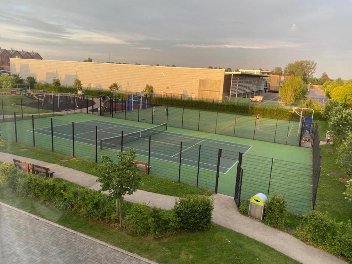 Contemporary Trumpington Apartment With Self Check-In ,Free On-Site Parking, Terrace, Super Fast Wifi & 5 Mins Drive To Papworth & Addenbrookes Hospitals Cambridge  Eksteriør billede