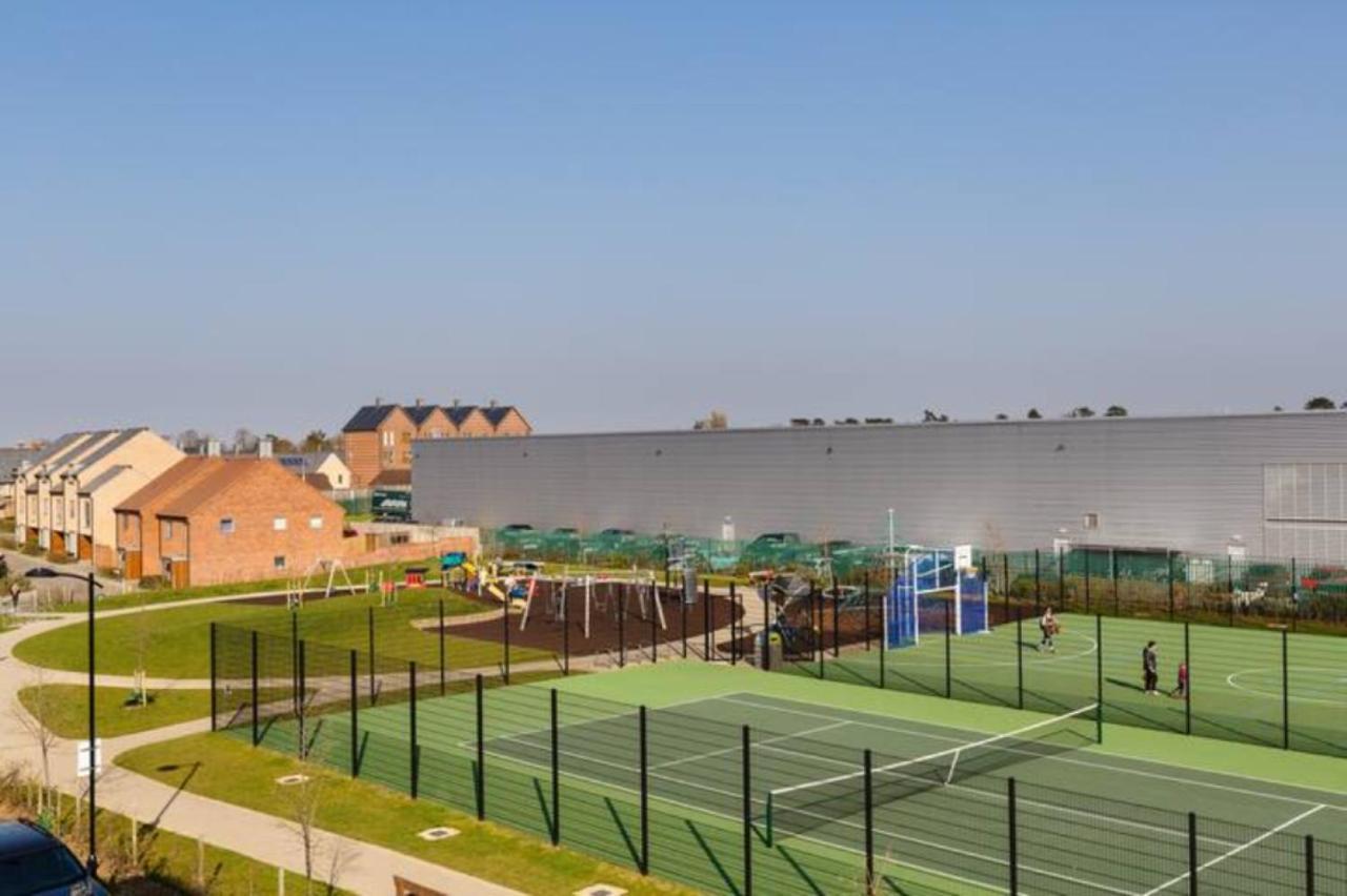Contemporary Trumpington Apartment With Self Check-In ,Free On-Site Parking, Terrace, Super Fast Wifi & 5 Mins Drive To Papworth & Addenbrookes Hospitals Cambridge  Eksteriør billede