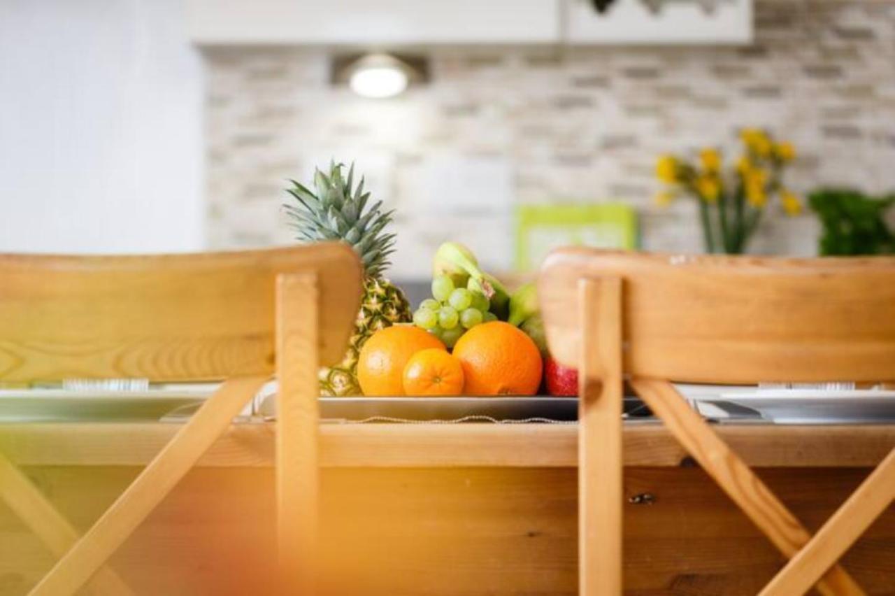 Contemporary Trumpington Apartment With Self Check-In ,Free On-Site Parking, Terrace, Super Fast Wifi & 5 Mins Drive To Papworth & Addenbrookes Hospitals Cambridge  Eksteriør billede