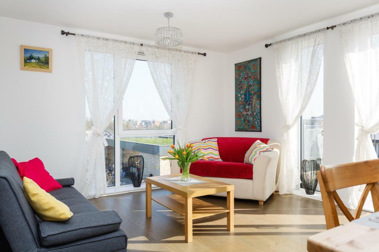 Contemporary Trumpington Apartment With Self Check-In ,Free On-Site Parking, Terrace, Super Fast Wifi & 5 Mins Drive To Papworth & Addenbrookes Hospitals Cambridge  Eksteriør billede
