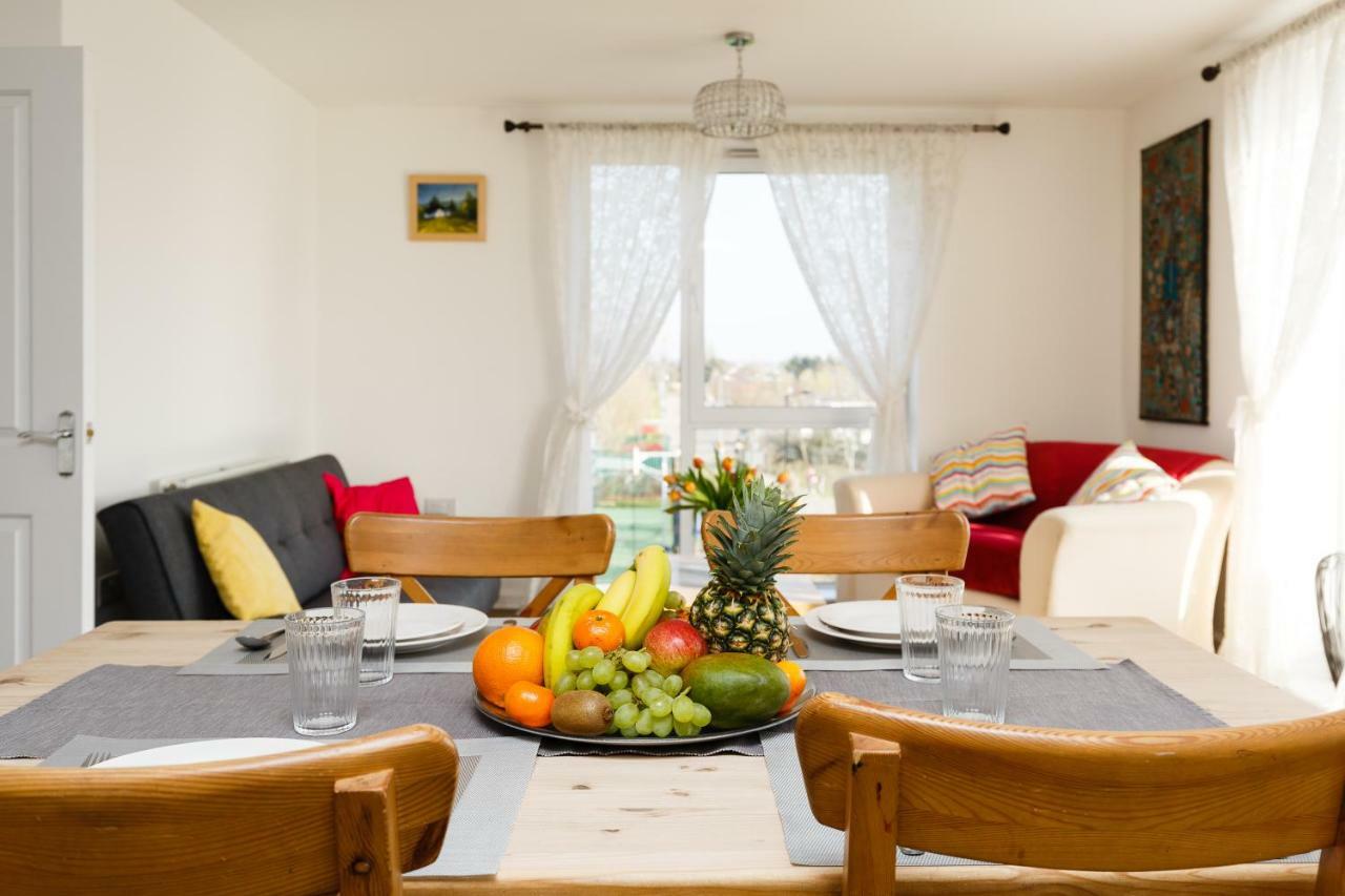Contemporary Trumpington Apartment With Self Check-In ,Free On-Site Parking, Terrace, Super Fast Wifi & 5 Mins Drive To Papworth & Addenbrookes Hospitals Cambridge  Eksteriør billede