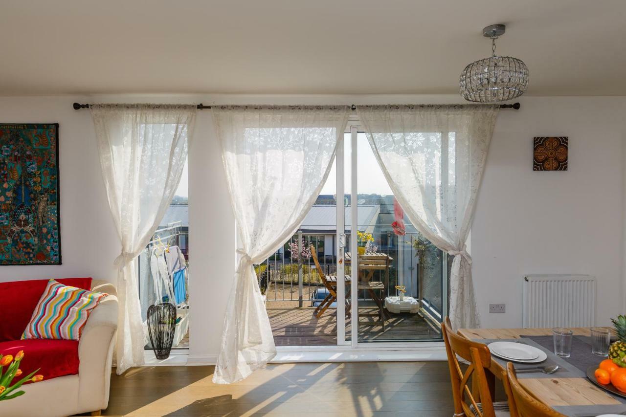 Contemporary Trumpington Apartment With Self Check-In ,Free On-Site Parking, Terrace, Super Fast Wifi & 5 Mins Drive To Papworth & Addenbrookes Hospitals Cambridge  Eksteriør billede