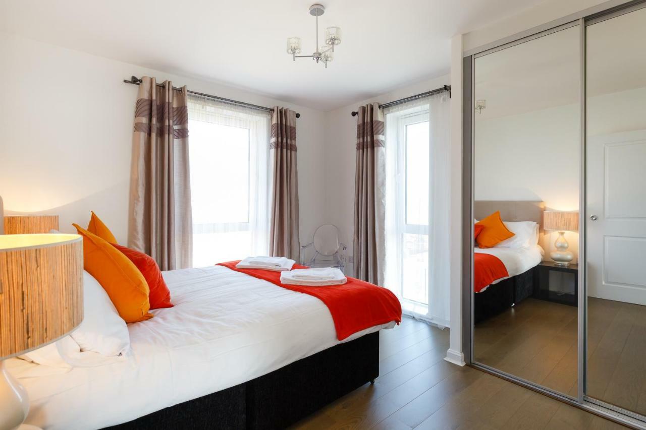 Contemporary Trumpington Apartment With Self Check-In ,Free On-Site Parking, Terrace, Super Fast Wifi & 5 Mins Drive To Papworth & Addenbrookes Hospitals Cambridge  Eksteriør billede
