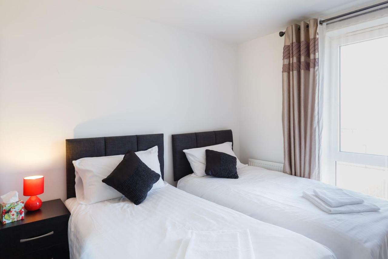 Contemporary Trumpington Apartment With Self Check-In ,Free On-Site Parking, Terrace, Super Fast Wifi & 5 Mins Drive To Papworth & Addenbrookes Hospitals Cambridge  Eksteriør billede